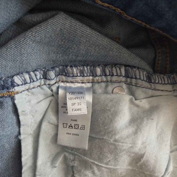 Venus Womens Lace Applique Bermuda Denim Shorts Light Wash Distressed Size 16 - Picture 7 of 7